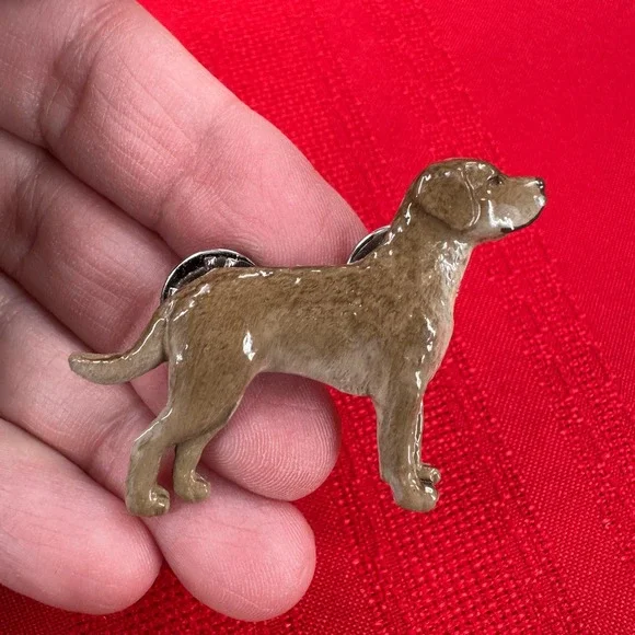 GG Harris Fine Pewter Chesapeake Bay Retriever Dog Pin Brown Hand Painted Brooch - Picture 2 of 7